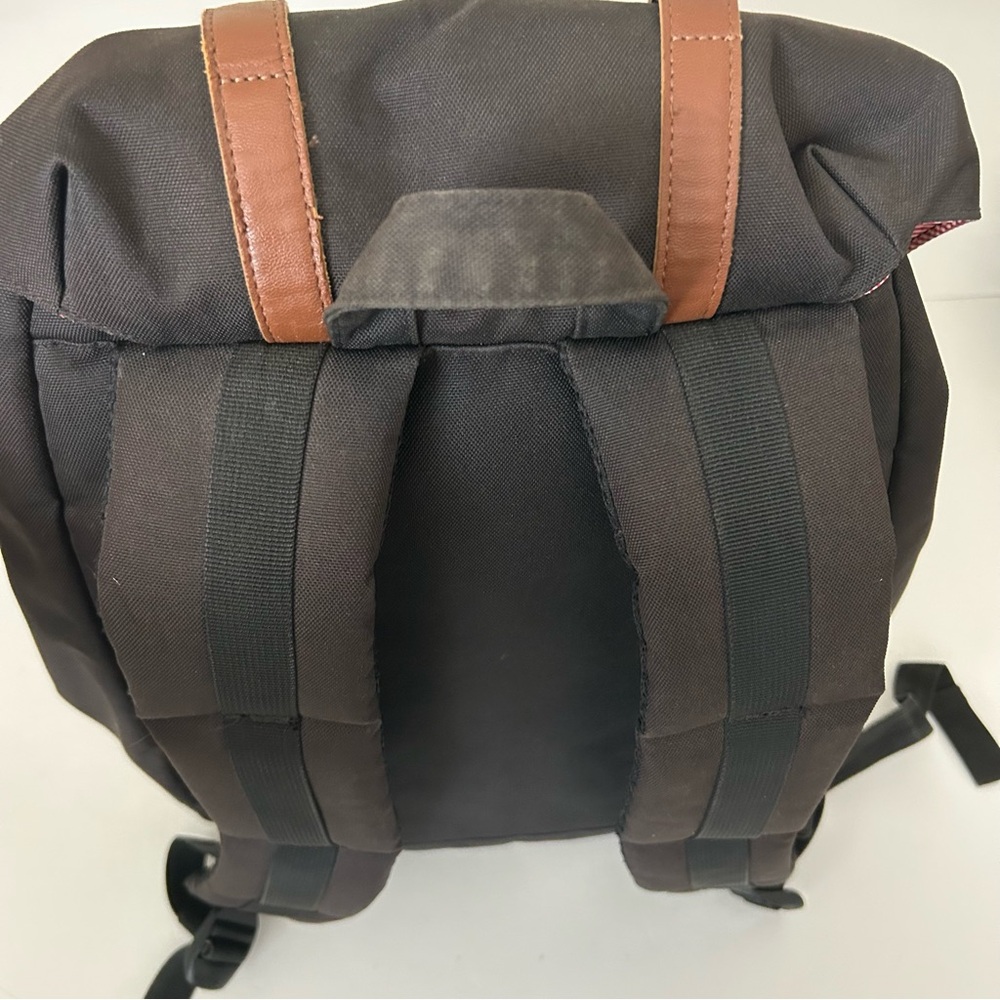 Herschel Supply Co Black Canvas Retreat Magnetic Drawstring Closure Backpack - Picture 5 of 15